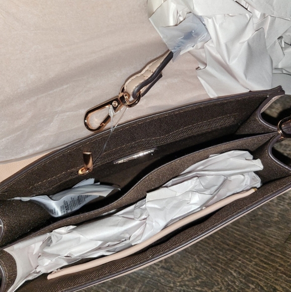 Rose chain Purse w/ shoulder leather strap and chain hand strap 6x8x2 1/4 - Picture 3 of 4